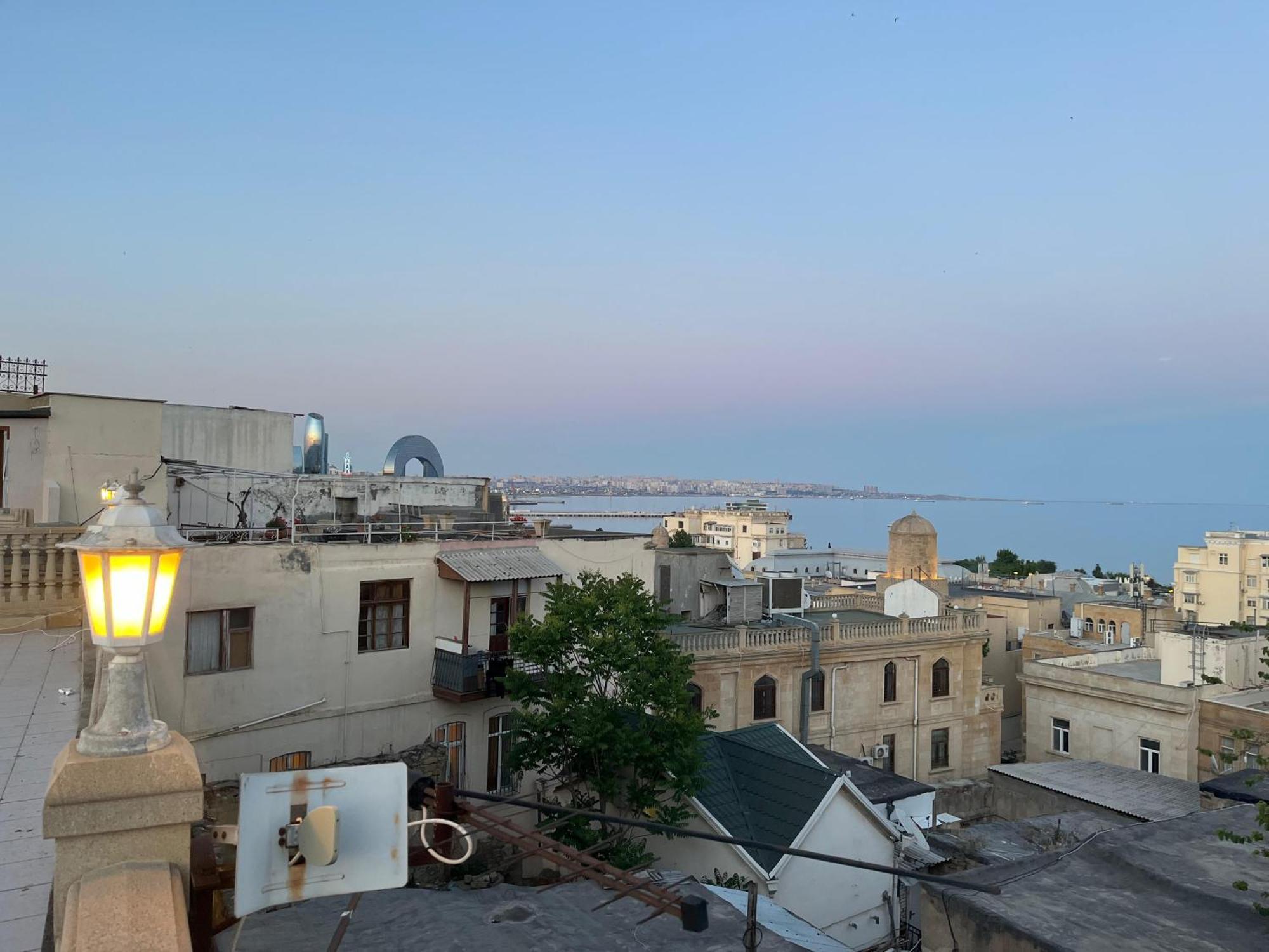 Cafe Terrace Hostel Bakoe Buitenkant foto